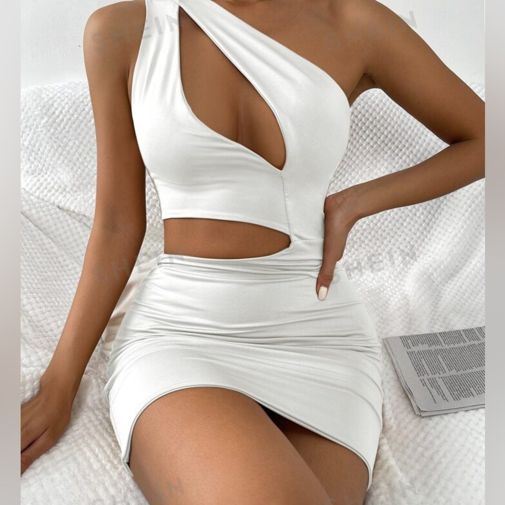Form Fitting One Shoulder Cut-Out Bodycon Dress